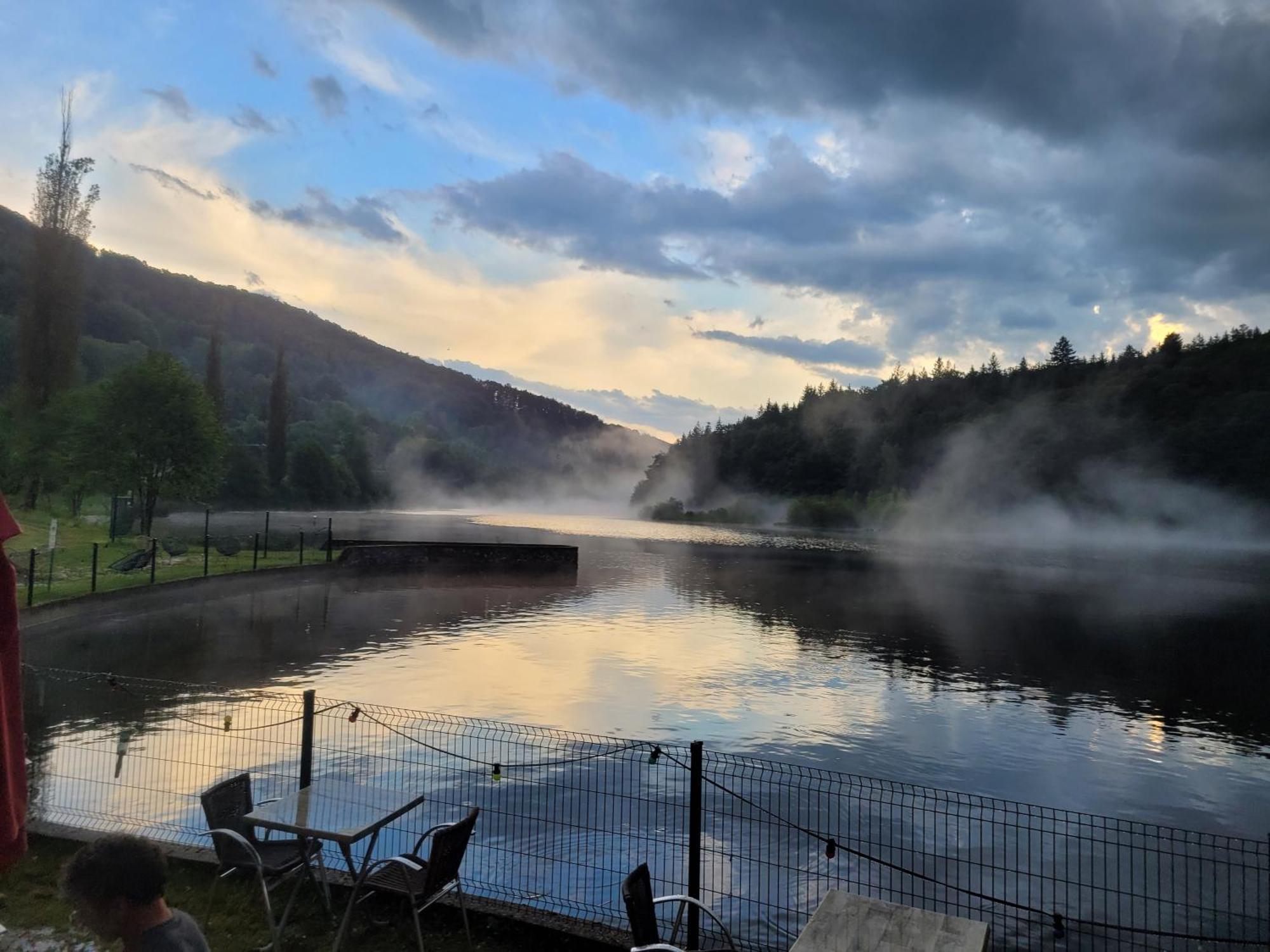Le Lac Des Moines Condat  Экстерьер фото